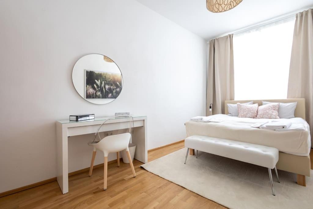 Orestaliving - 2Br On The Danube Canal Vienna Exterior photo